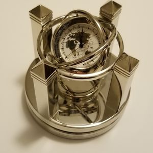 Beautiful Silver Tone World Map 3" Gyroscope